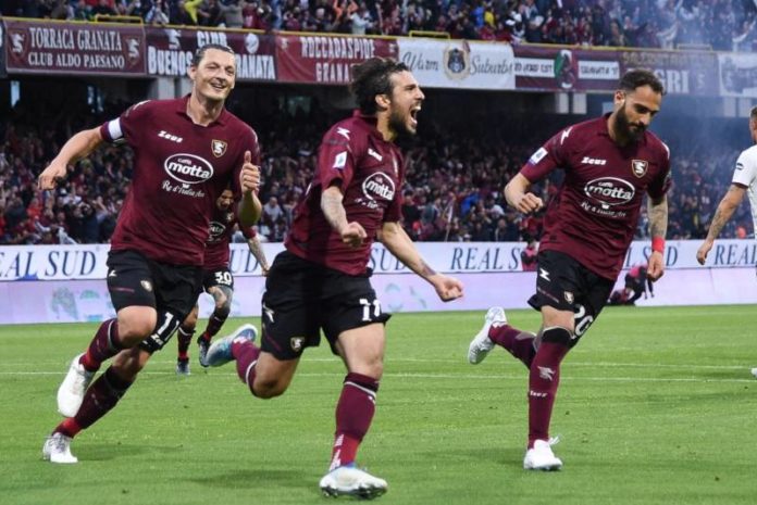 Verdi_Salernitana_esultanza_gol_squadra_foto